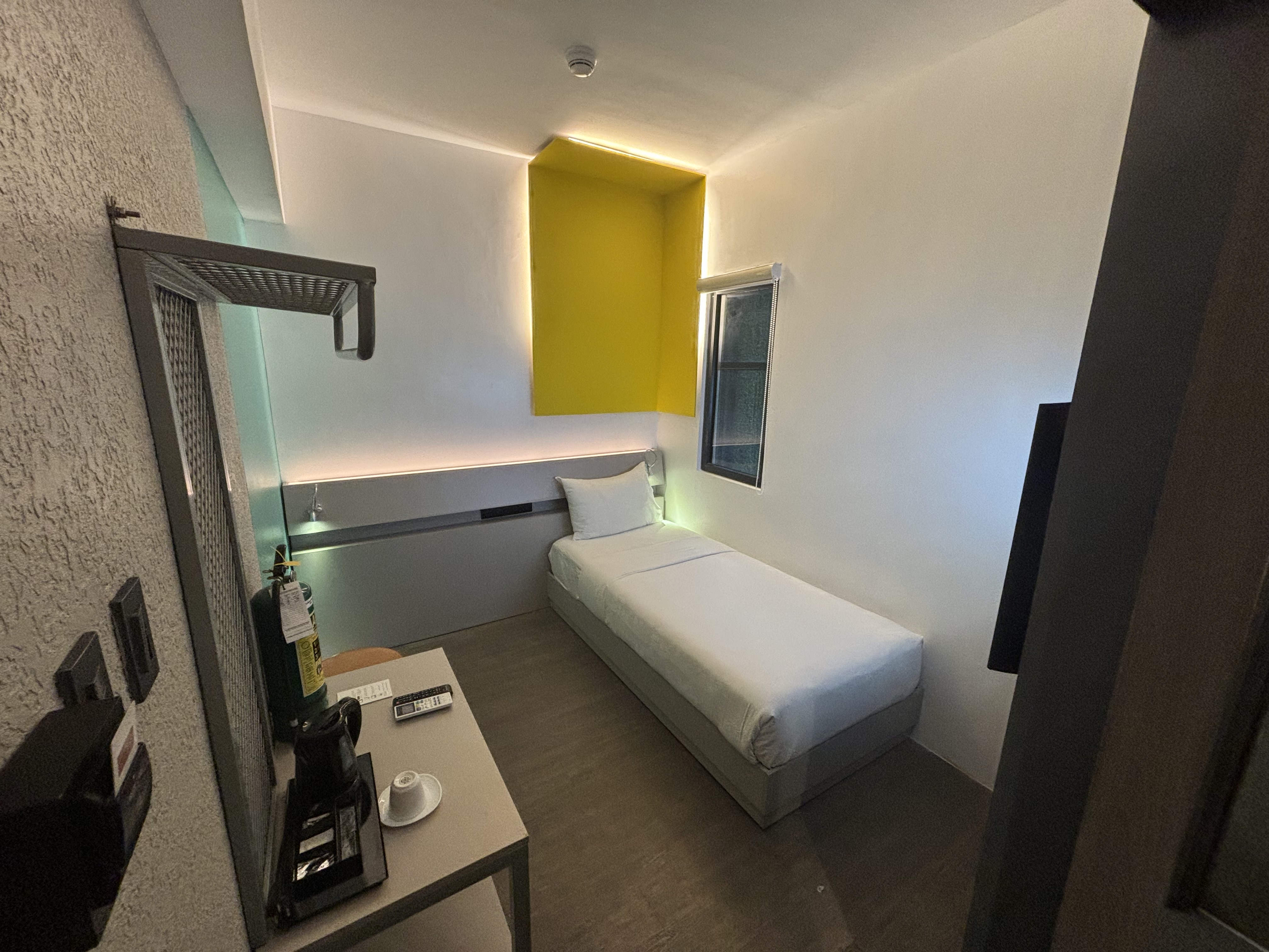 YELLO Single Room 1